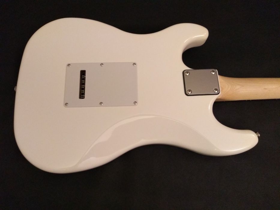 Harley Benton ST-20 WH (White)-gitara elektryczna-typ Stratocaster