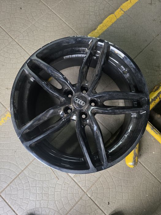 Комплект дисків для Audi R19
Ет25
8J