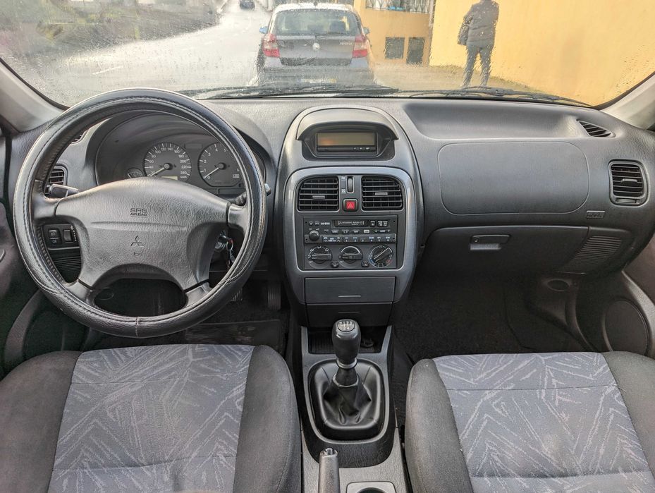 Mitsubishi Carisma 1.6 Avance (Julho / 2001)