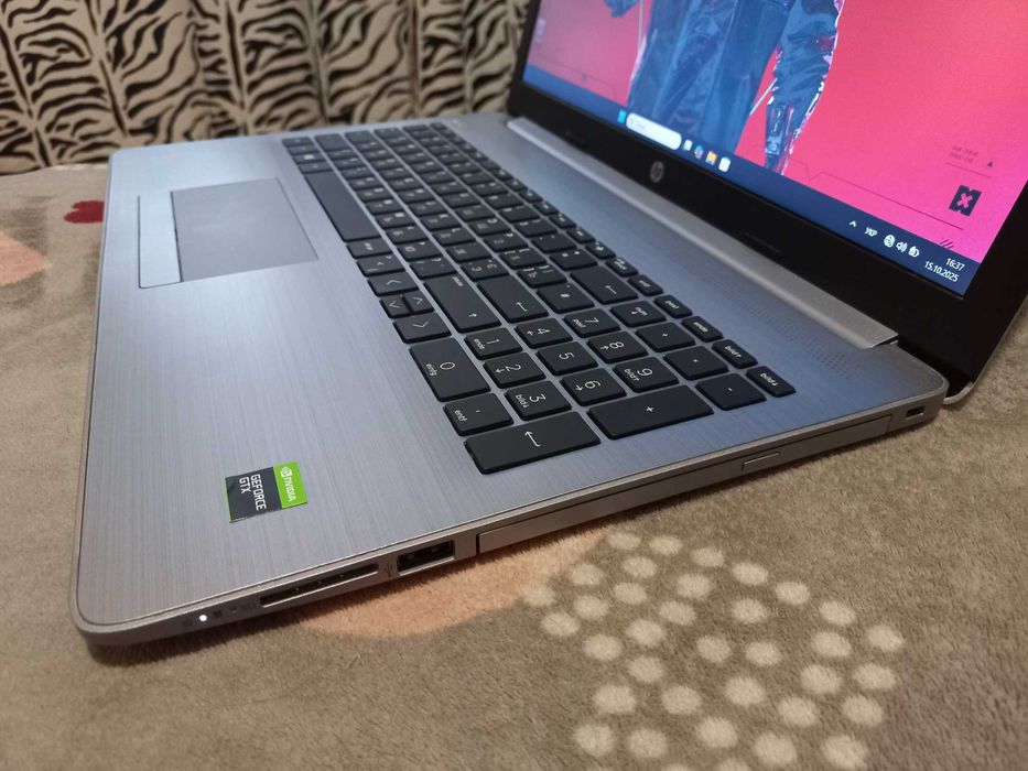 Игровой Видео GTX 1050 Ti  (4 ГБ)   Intel Core i7 8565U/  HP 15