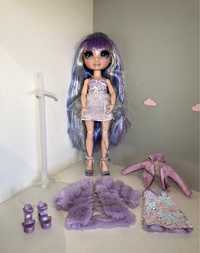 Lalka modowa Rainbow High Violet Willow + stojak, ubranka, buty