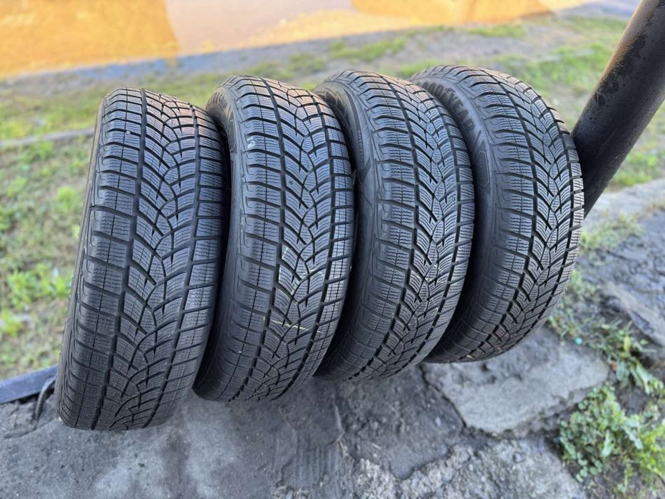 Майже нові зимові шини Goodyear 215/65 R17