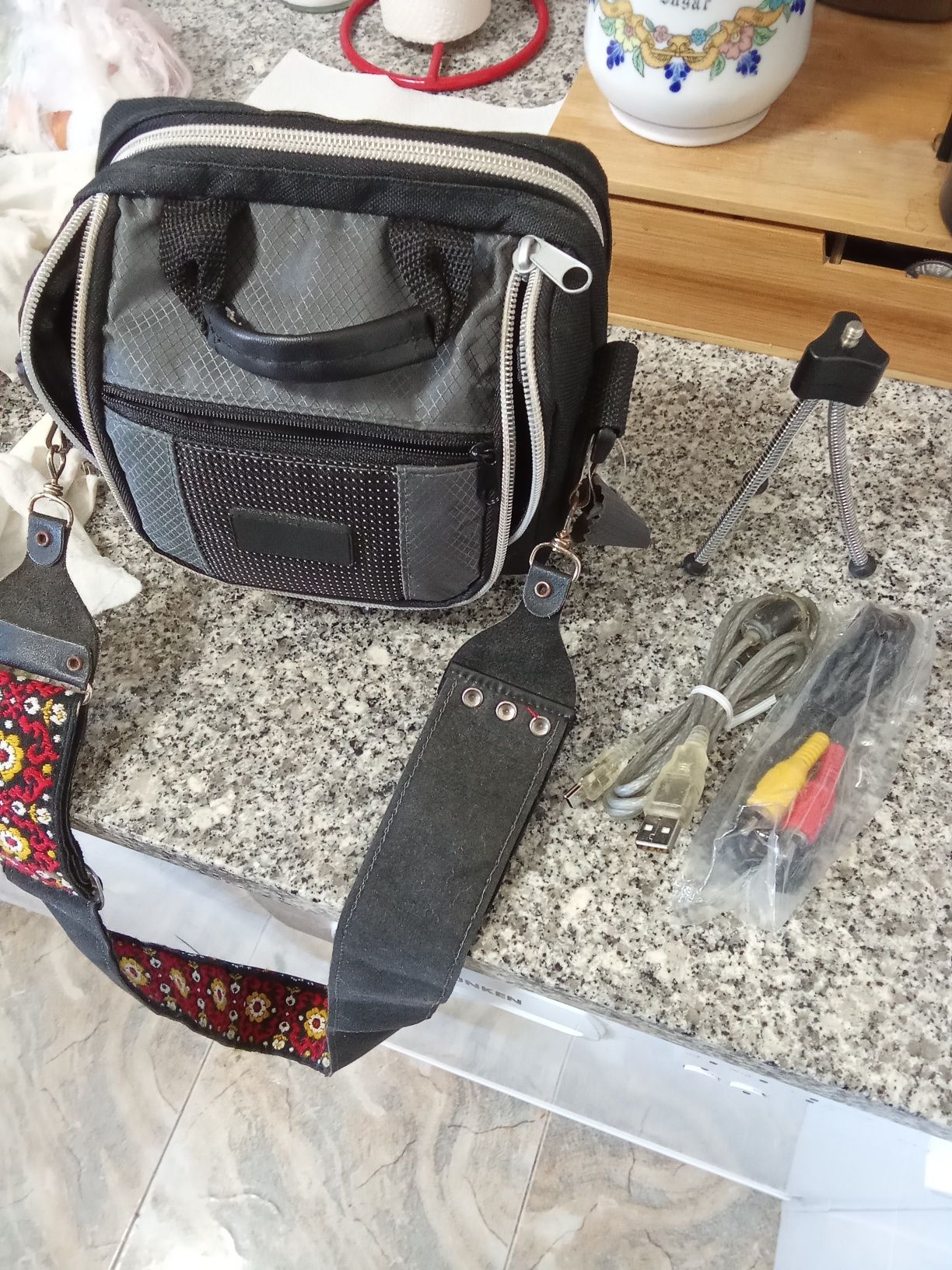 Vendo máquina de filmar Sony nova com todos os acessórios