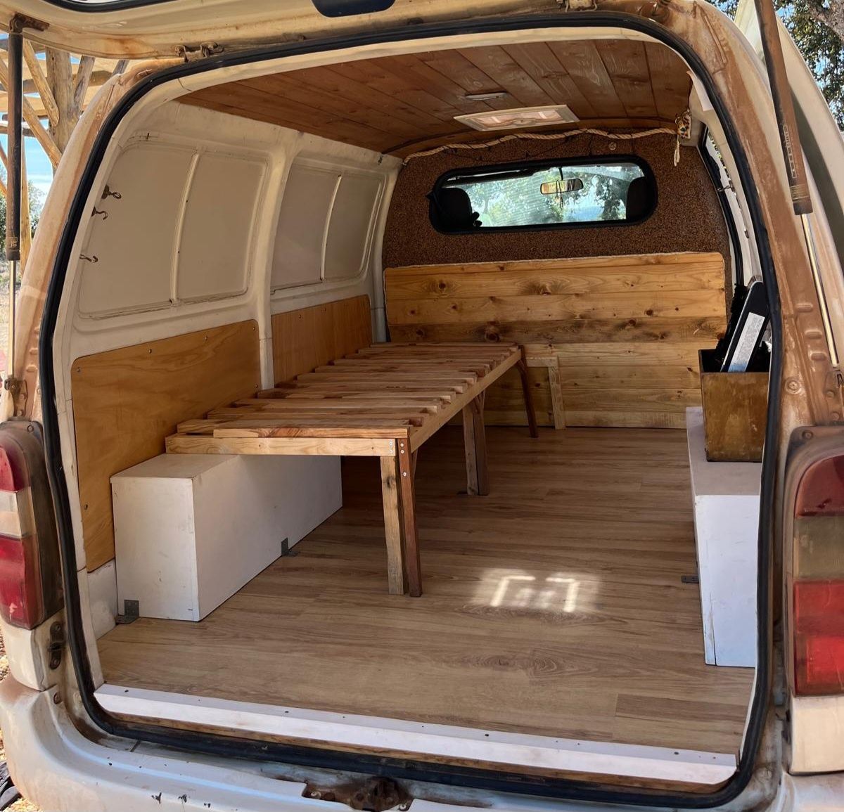 Toyota Hiace carrinha transformada em Van