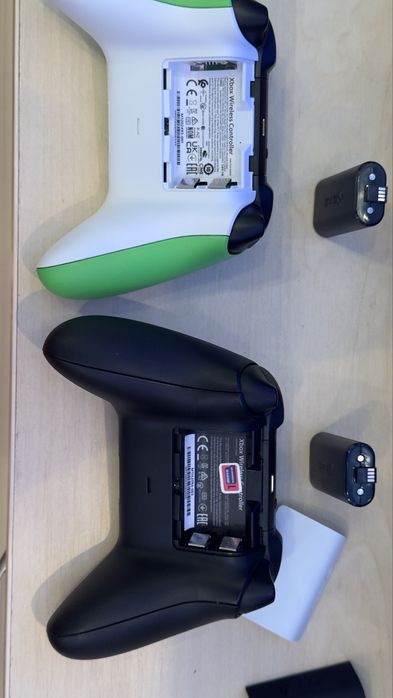 Xbox Series X 1TB з двома геймпадами