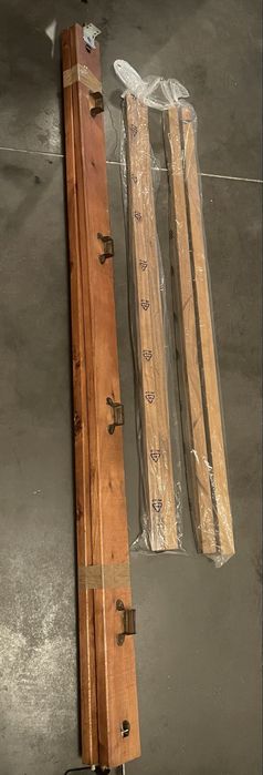 Conjunto de Mobília em Madeira Maciça