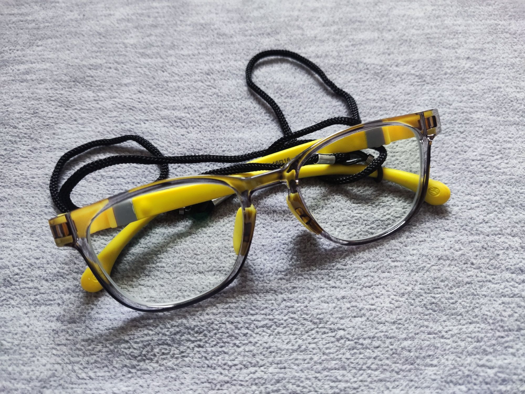 Nowe okulary korekcyjne +0,5 dziecięce, PD 52mm, antyreflex, połówki