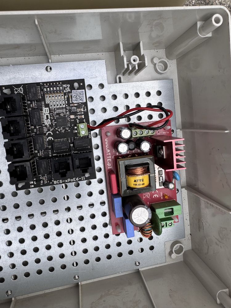 BCS-UPS/IP4/Z/E-S zasilacz dla Kamer 4x POE