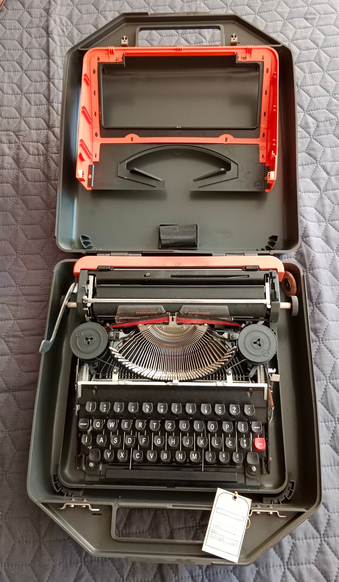 Nowa maszyna do pisania Hebros 1300F w walizce