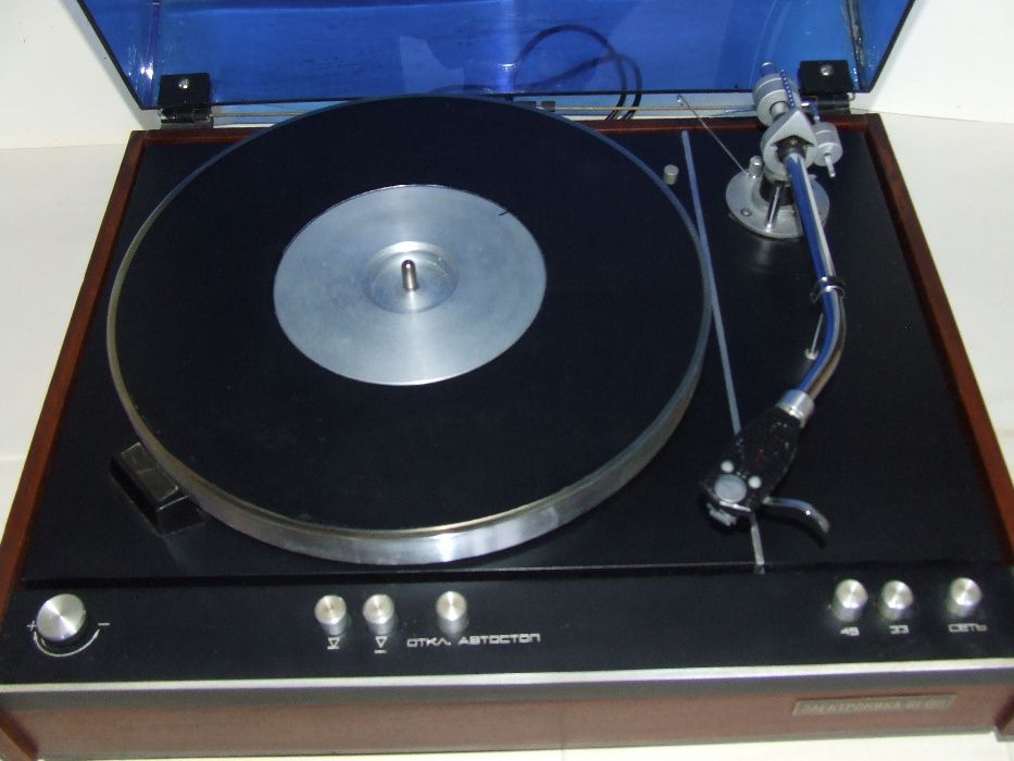 Проигрыватель пластинок  "Электроника Б1-011"