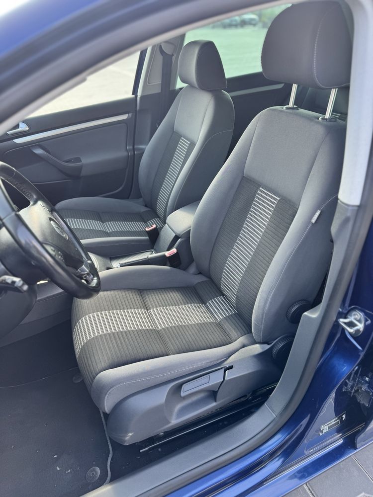 Продам Volkswagen Golf V MPI