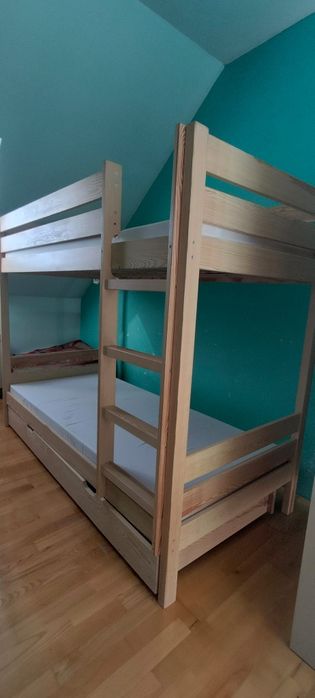Łóżko piętrowe. Mocne z materacami 200x90cm. Jak nowe