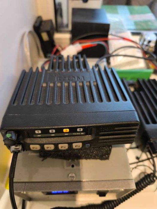 Продам професійний ФМ трансивер IC-F111S , 2м, 45Вт, 8 пам"ятей