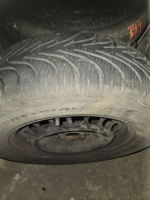 Opony koła zimowe  goodyear 195 65 r15 4 szt