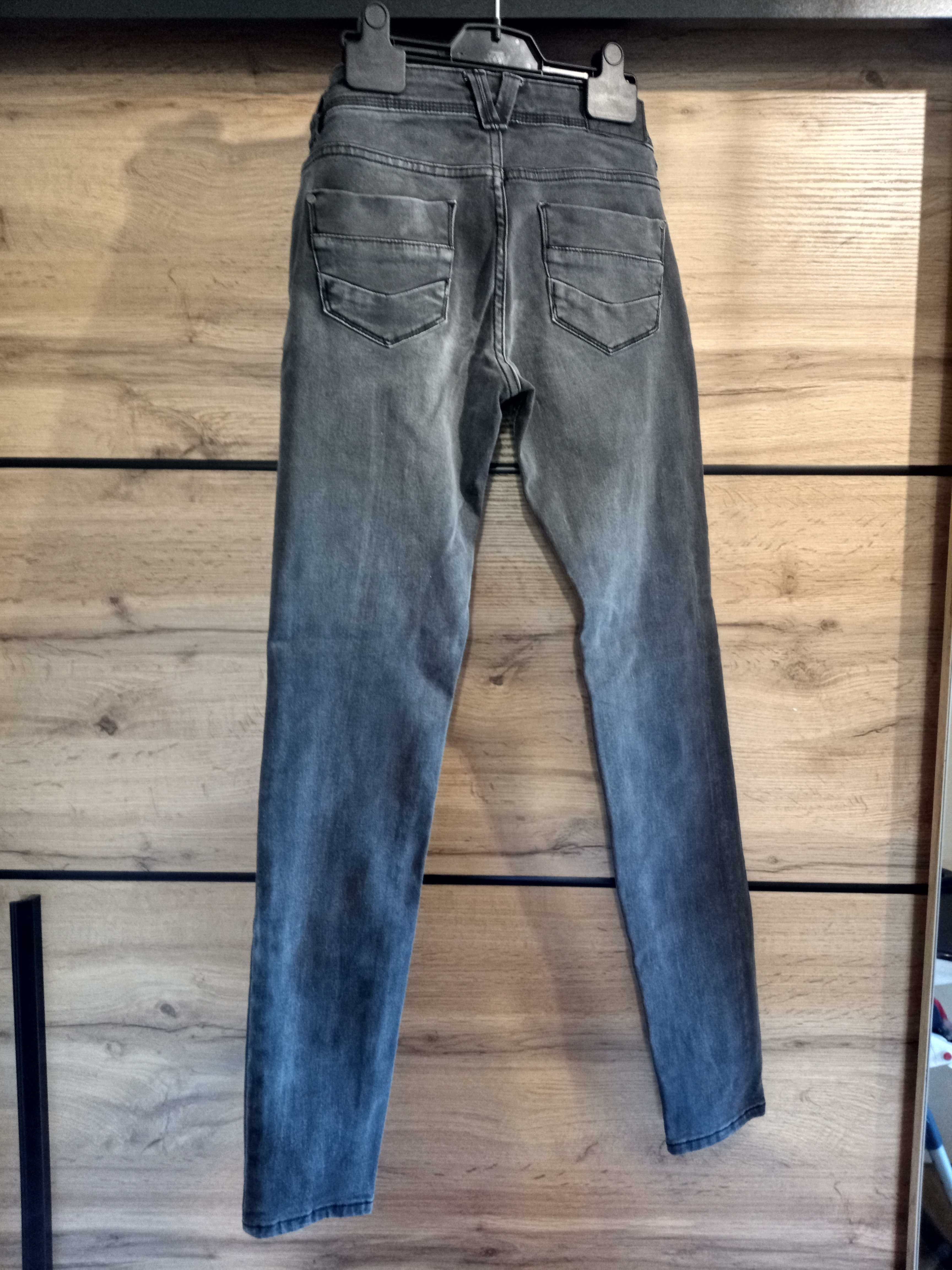 Spodnie jeansowe rozmiar XS terranova