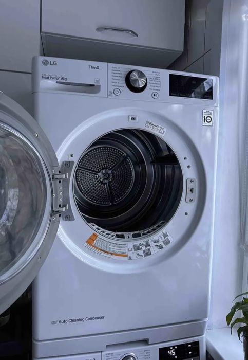 Сушильна машина LG RC90V9AV2N