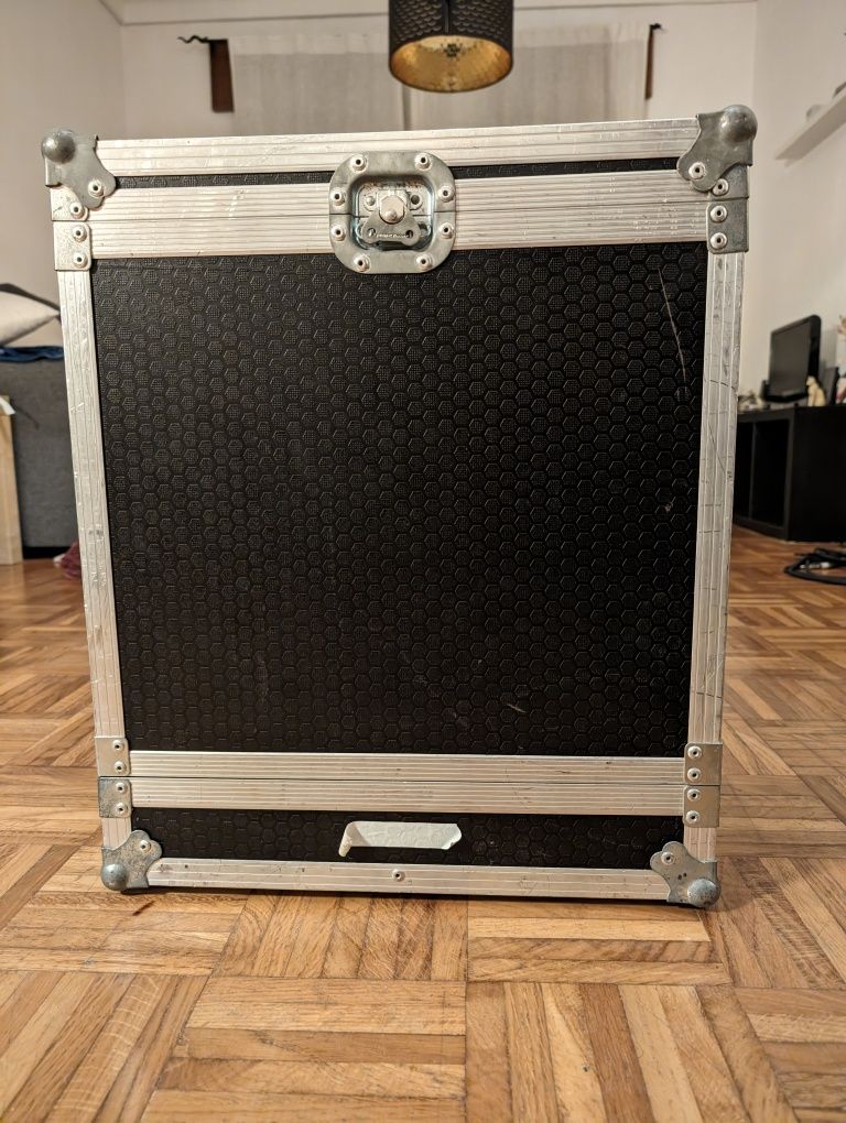 Roland AC-40 com Road Case à medida