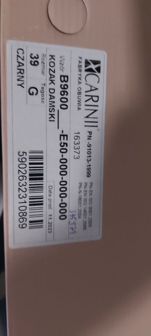 Carinii kozaki na szpilce 39, 1/3 ceny!
