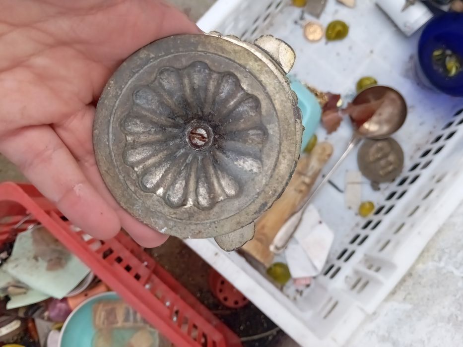 Cinzeiro de criança metal