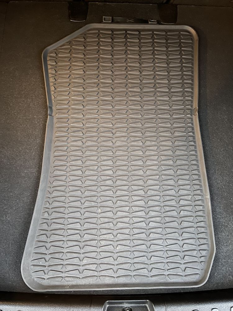 Оригінальний передній килимок (пасажира) салону BMW X1 (E84)