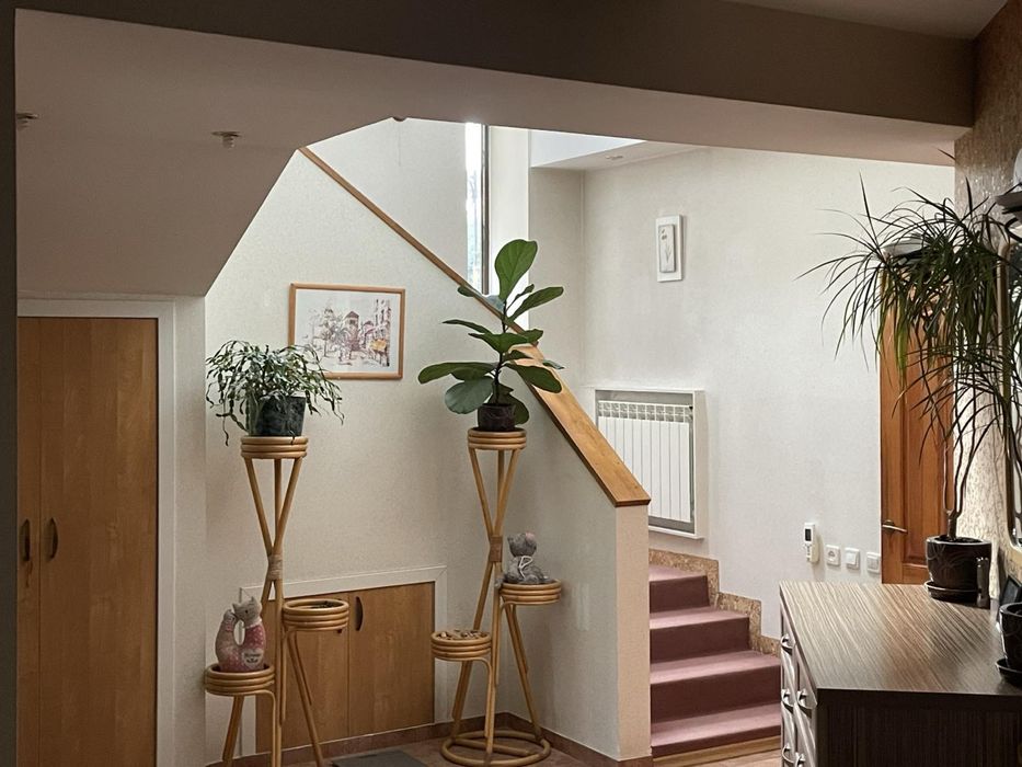 Оренда 2-поверхового будинку перша здача