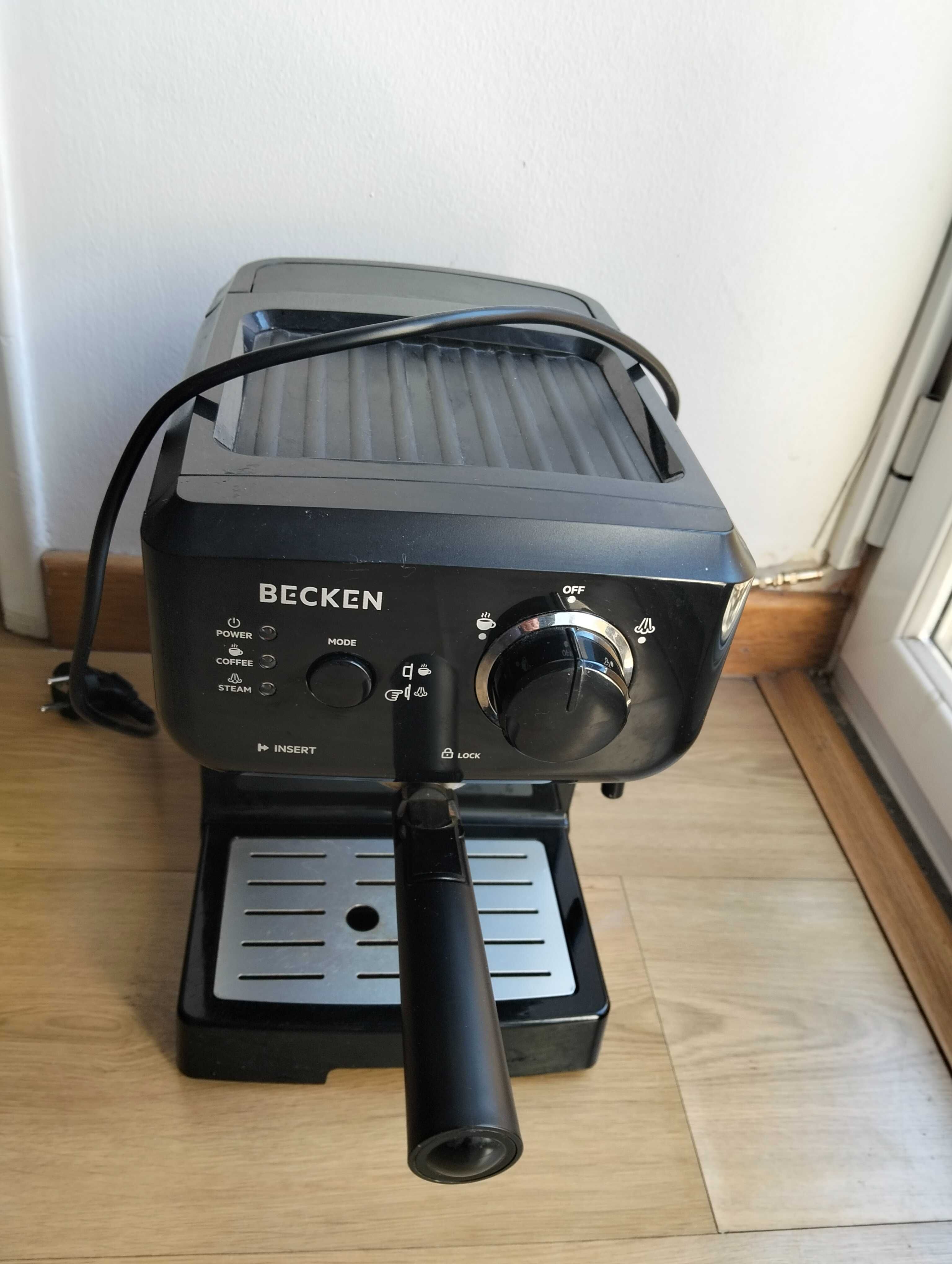 Vendo máquina de café expresso usada, funciona perfeitamente.