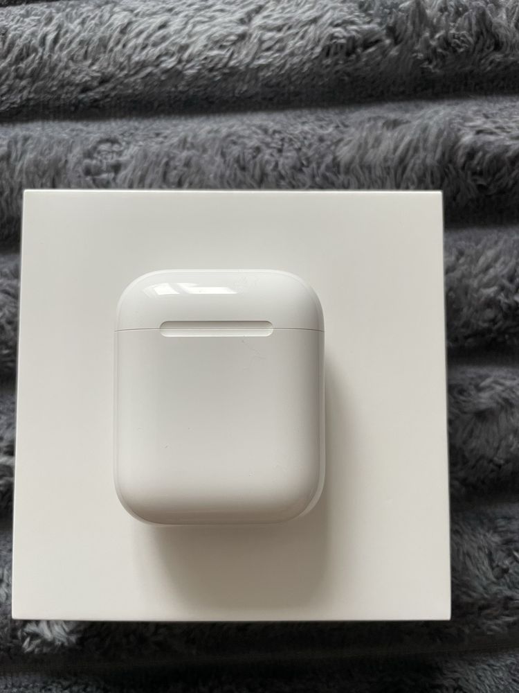 Навушники Apple AirPods 2 with Charging Case