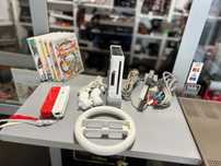 Konsola Nintendo WII + pad + kierownica + gry i okablowanie