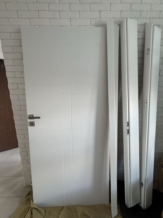 Drzwi wewnetrzne biale z oscieznicą 90/200