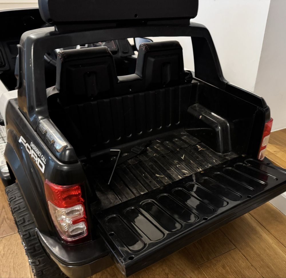 POLICJA duży pojazd na akumulator FORD RANGER