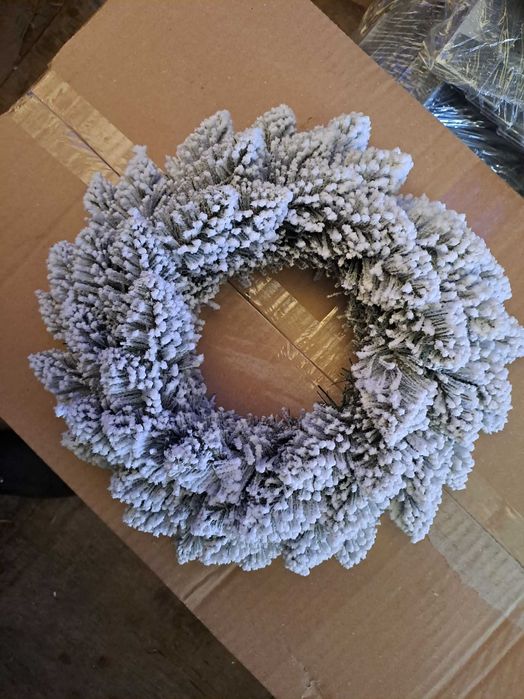 Śnieżone  świąteczne   dekoracje   Wianki , Girlandy , Choinki