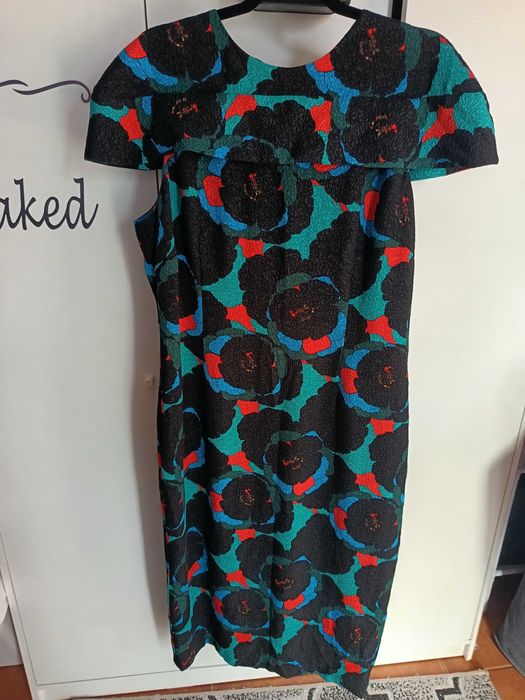 Vários vestidos para venda