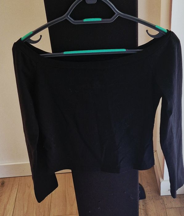 Czarna bluzka roz M odkryte ramiona
