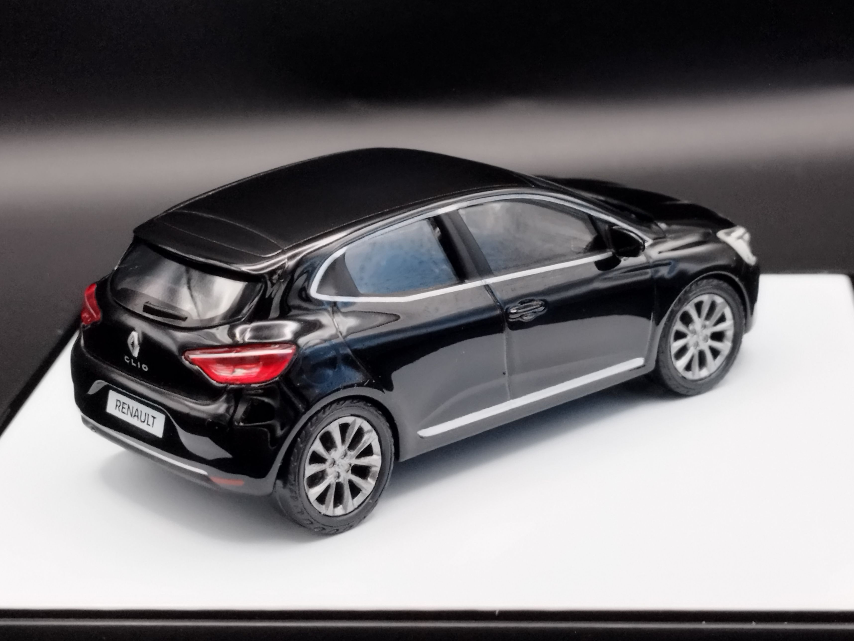 1:43 N1OREV Renault Clio model nowy