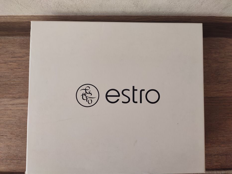 Жіночі ботильйони Estro