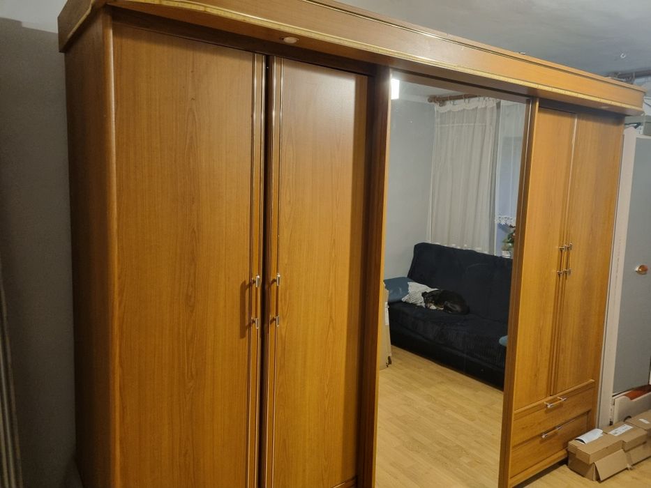 Szafa z lustrem 3 drzwiowa z oswietleniem
