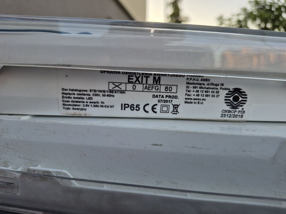 Lampa oświetlenia ewakuacyjnego awaryjnego