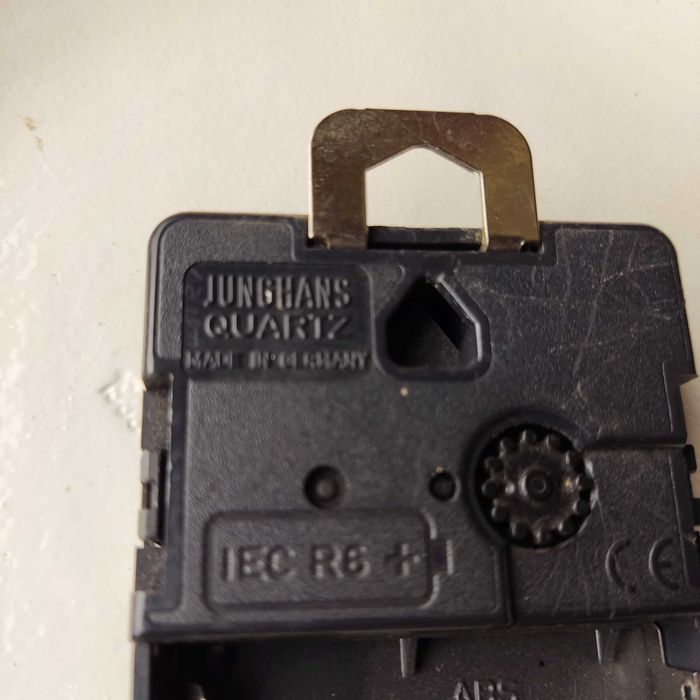 Zegar kwarcowy ceramiczny JWS - mechanizm Junghans - sprawny