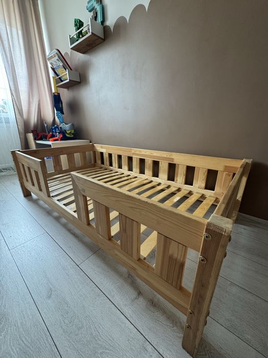 Łóżko dziecięce drewniane