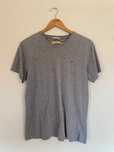 T-shirt Tommy Hilfiger cinzenta básica (M)
