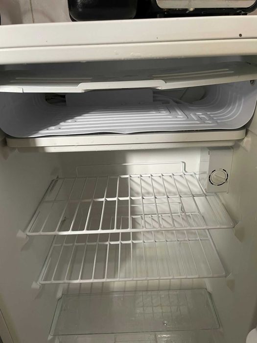 Mini frigorífico em perfeito funcionamento
