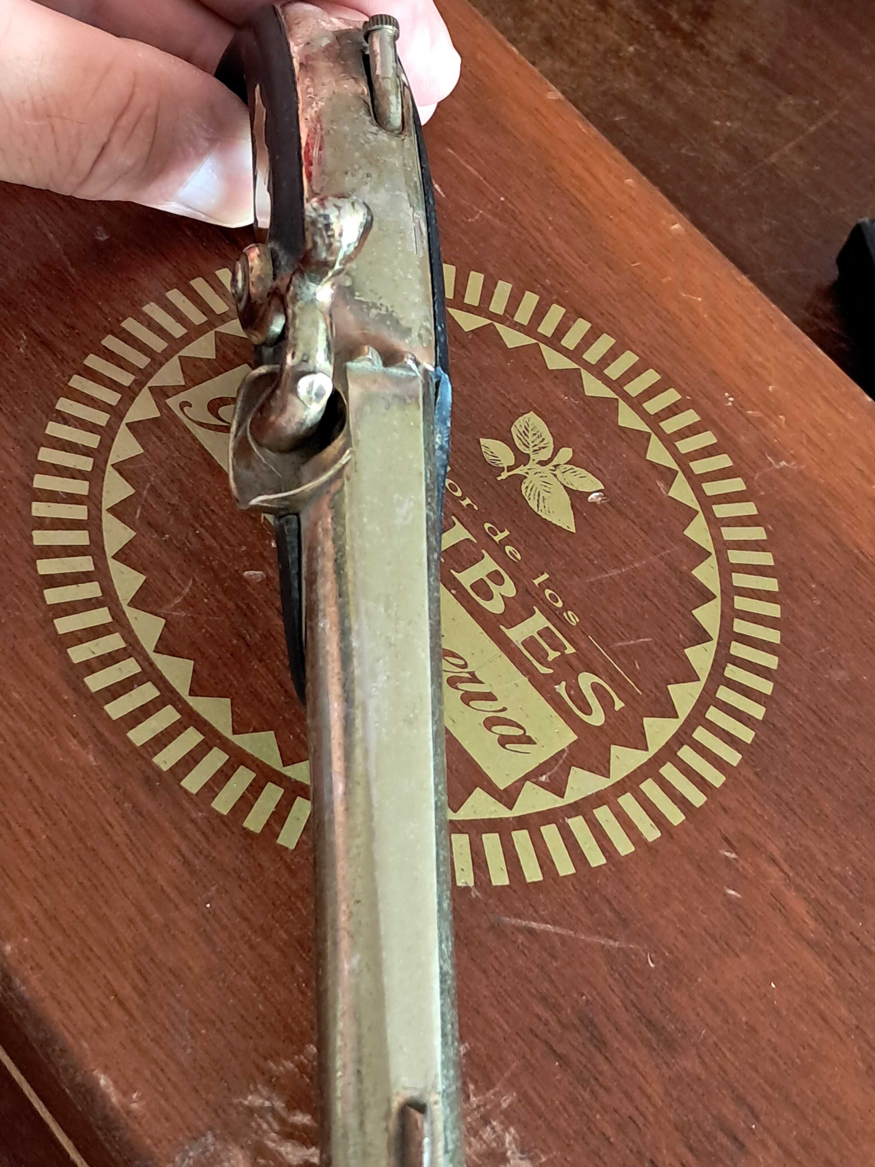isqueiro em forma de mosquete
