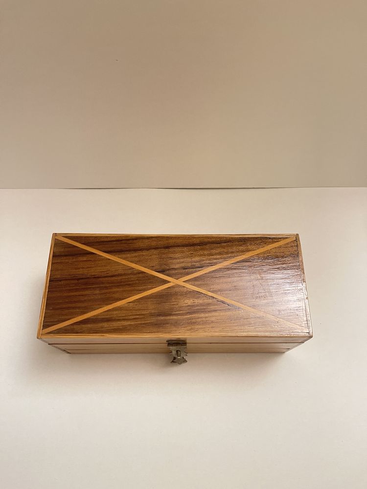Stara drewniana skrzynka szkatułka na biżuterię vintage retro