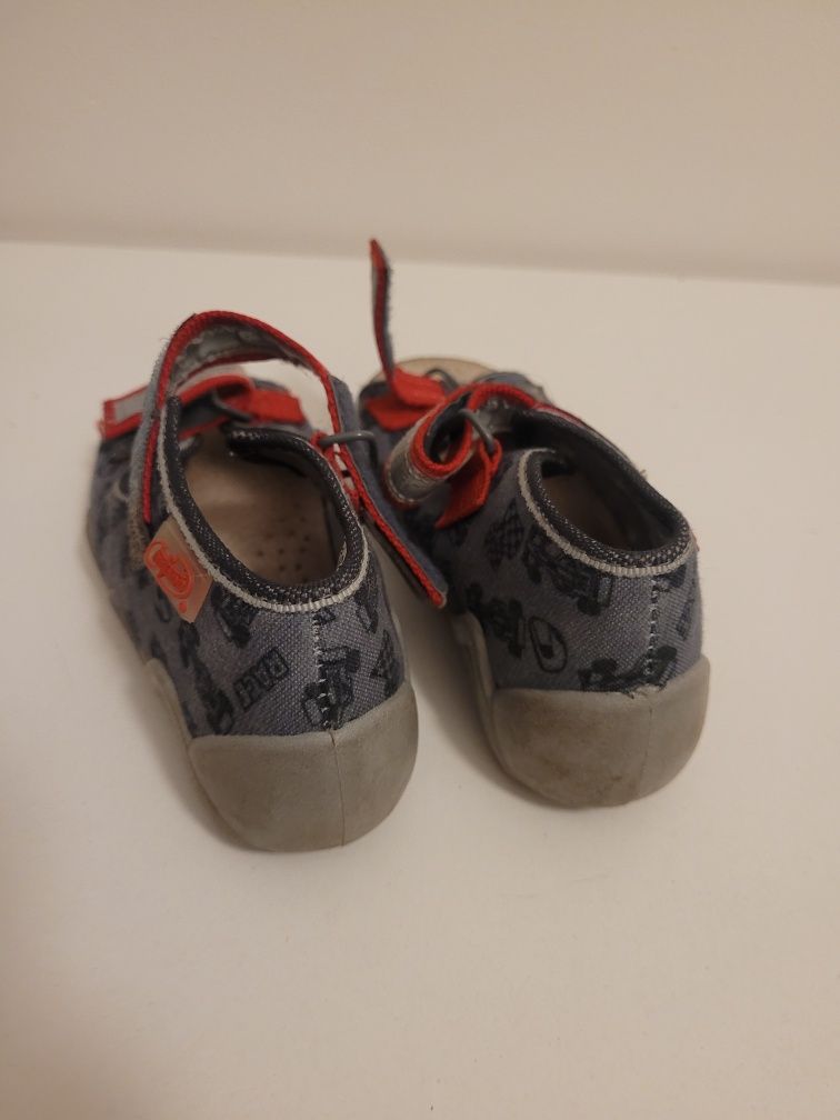 Sandały chłopięce 23 dziecięce buty buciki skórzane wewnątrz, na rzepy
