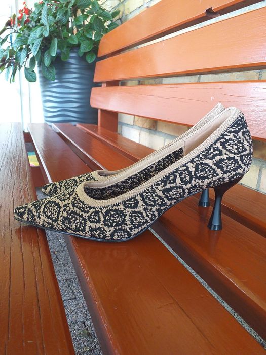 Eleganckie szpilki z dzianiny 37