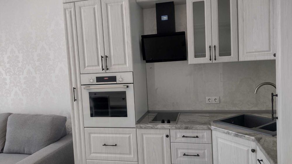 М Осокорки 10 хв,   євроремонт, генератор в будинку. два санвузли