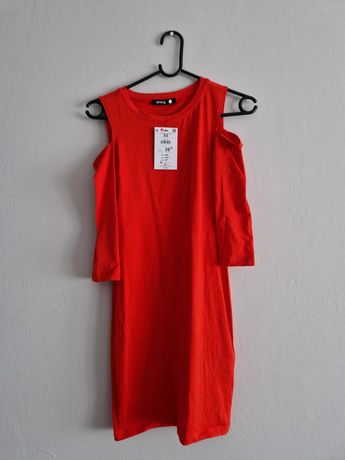 NOWA czerwona sukienka Sinsay z wycięciami na ramionach