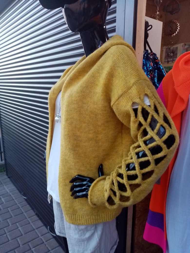 Modny  nowy sweter wełna i angora
