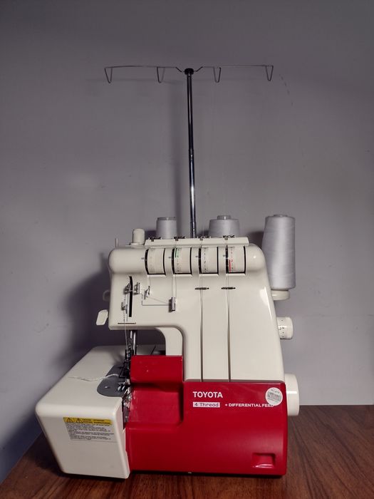 Sprzedam overlock 4 nitkowy toyota używany w pełni sprawny