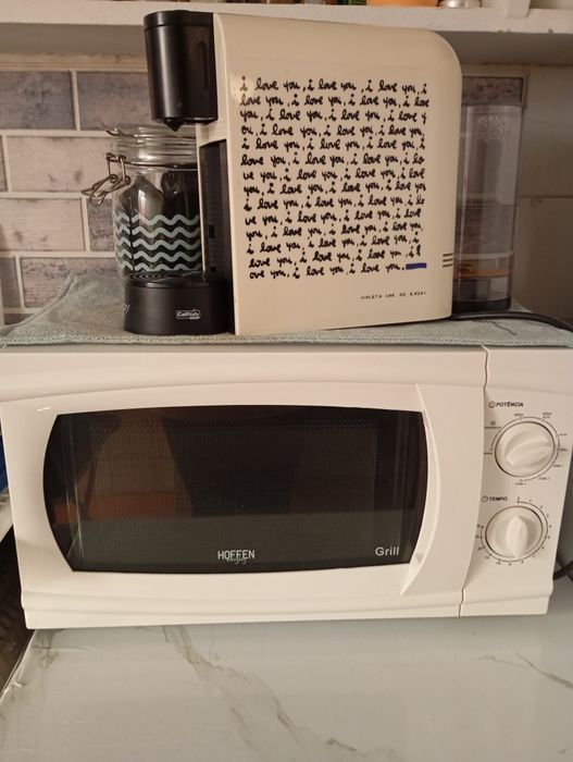 Microondas e máquina de café